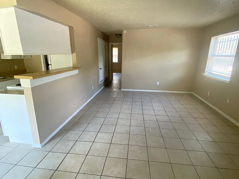 904 Isbell Rd — Photo 3