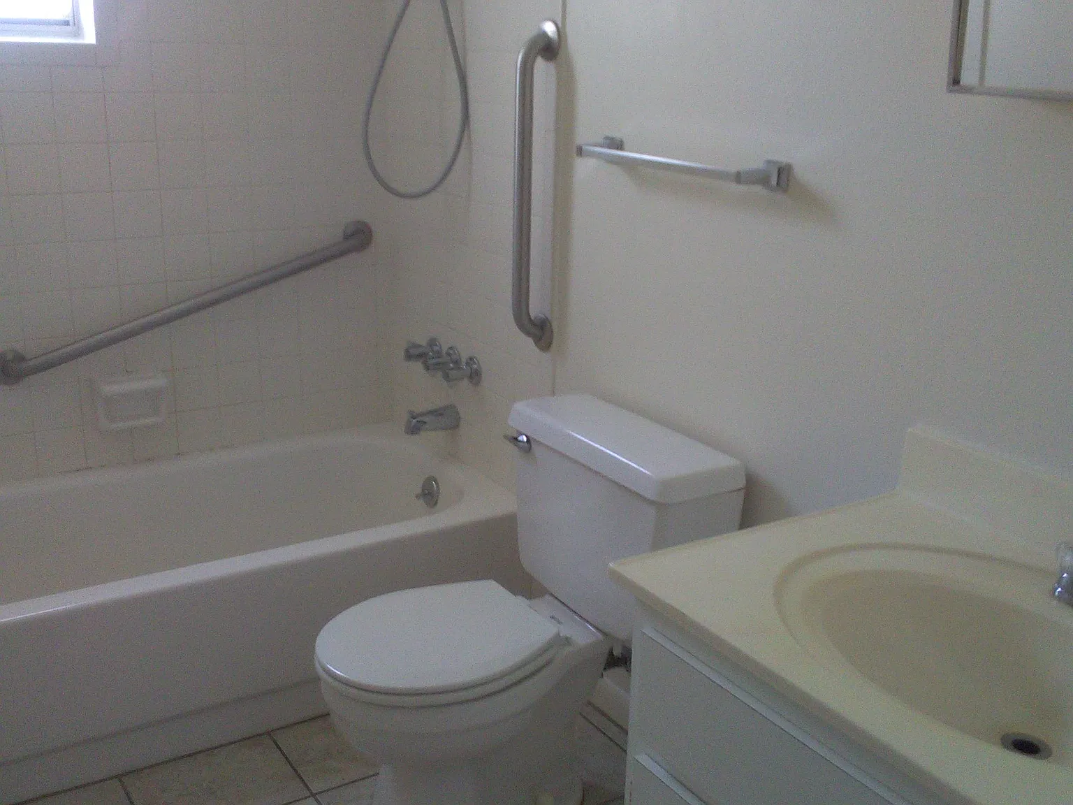 4 Whitner St — Photo 2