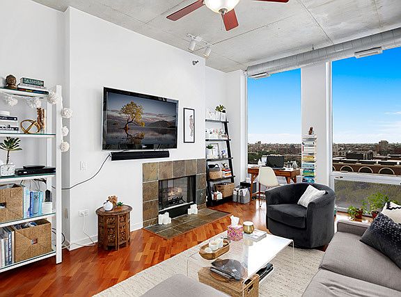 5th image of 720 N Larrabee St APT 1110