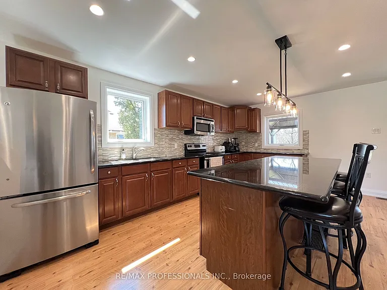 2504 Donnavale Dr — Photo 19