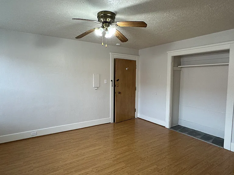 Wellesley Court Apartments — Photo 7