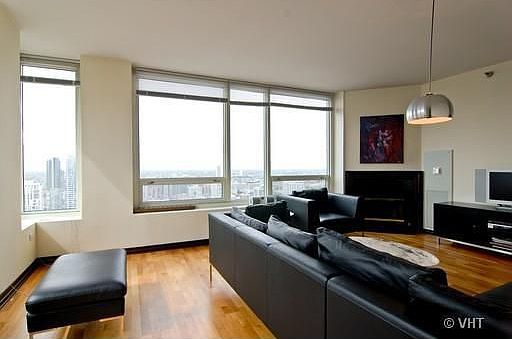 3rd image of 33 W Ontario St APT 38ES