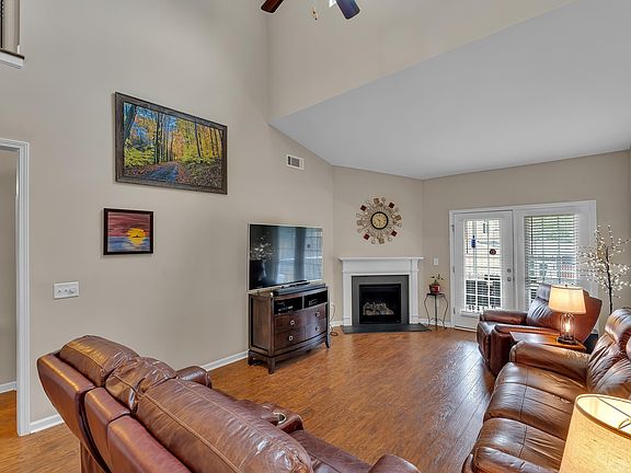3rd image of 184 Shady Grove Dr