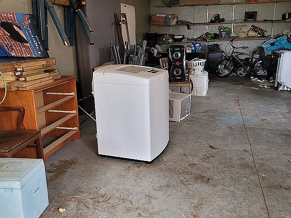Huge garage with insulation workbench
