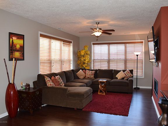 4th image of 3038 E Hamlet Cir