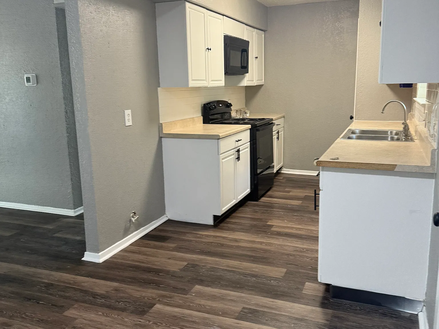5 bed, 2.5 bath, 2291 sqft, $2,150 — Photo 3