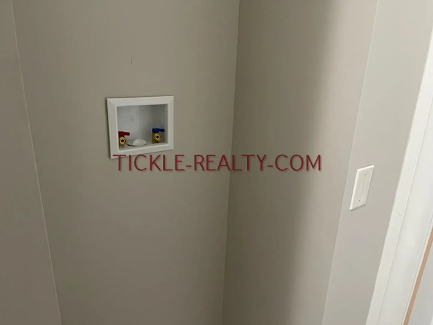 681 Averill Ave. — Photo 4