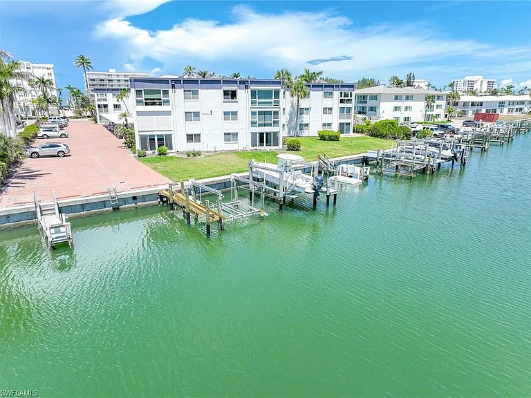 1930 Gulf Shore Blvd N #A302-A — Photo 25