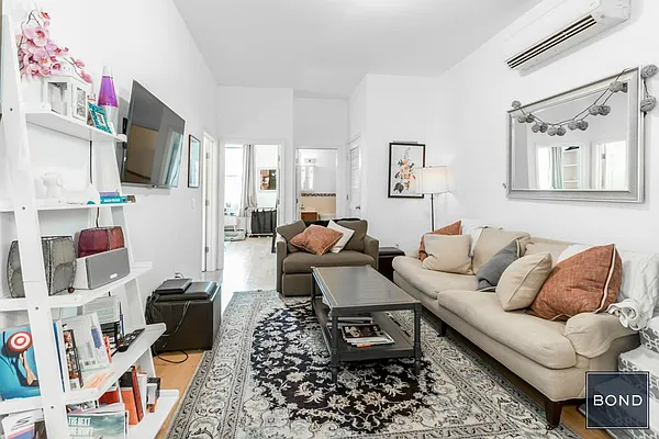 Rented by Bond New York | media 25