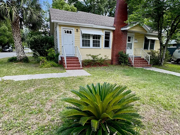 3102 College St — Photo 3