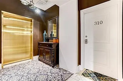 425 E McDonough St - 310 — Photo 3