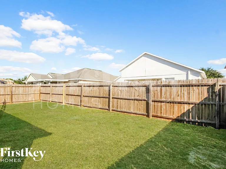8719 Sandy Plains Dr — Photo 14