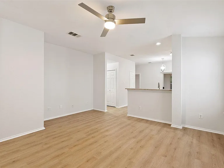 437 Sweet Leaf Ln — Photo 11