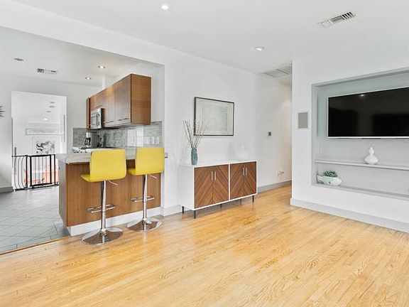 4th image of 4949 Forman Ave