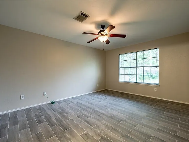1607 Greening Way — Photo 12