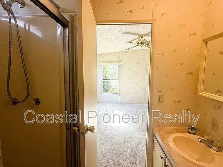 4550 Charter St #RC — Photo 17