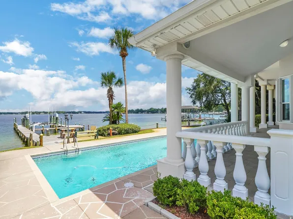 907 Sunset Bay Ct, Shalimar, FL 32579