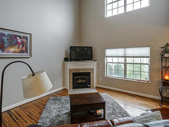 3rd image of 975 Adara Dr