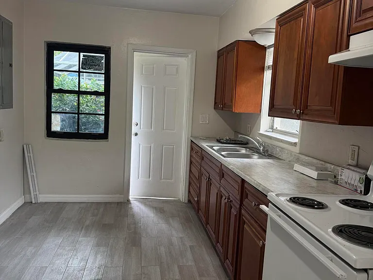 510 Hibiscus Ave — Photo 8