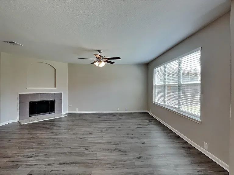 4714 Pin Oak Creek Ln — Photo 2