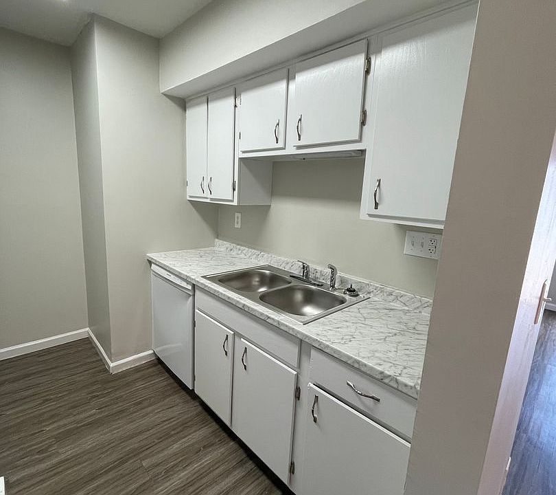 1st image of 10 Ironwood Ct #15