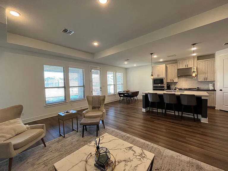 1404 Castalo Ln — Photo 5