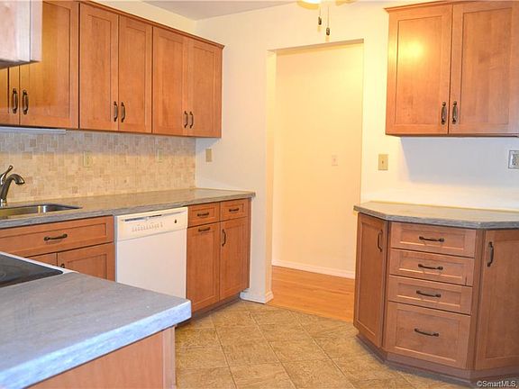 3rd image of 45 Ameridge Dr Unit 45