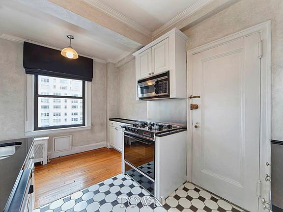4th image of 179 E 79th St APT 10C