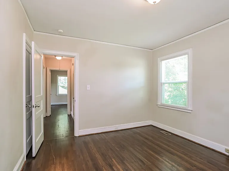 2400 Morton St — Photo 11