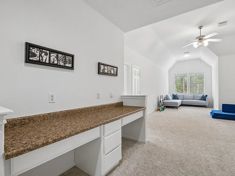 14 Guinevere Pl — Photo 20
