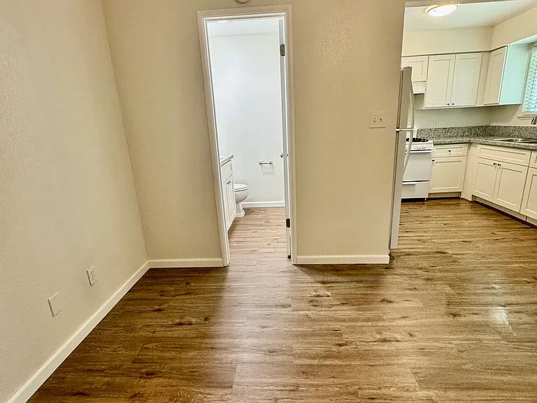 100 S Coalinga St #C — Photo 5