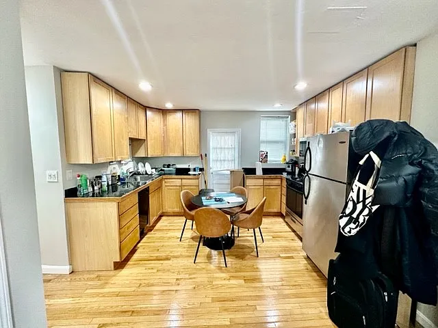 220 Hanover St #12 — Photo 5