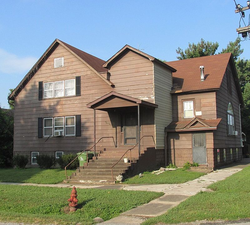 1st image of 101 S 6th St