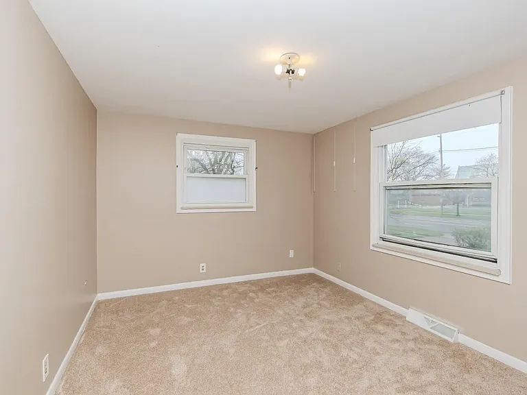 539 S Sheldon Rd — Photo 29