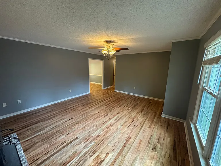 435 Brookstone Dr — Photo 4