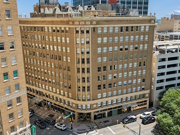 4th image of 411 W 7th St APT 405