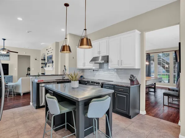 1677 Castle Rock Dr, Lewisville, TX 75077