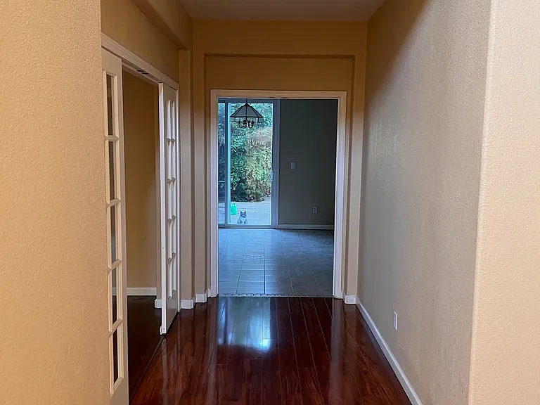 210 Independence Ct — Photo 6