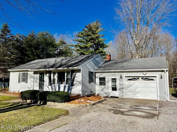 3592 Orvall Dr, Fort Gratiot, MI 48059