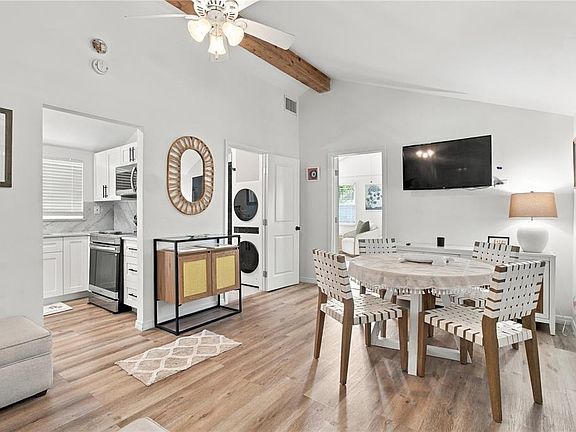 5th image of 6980 Poinsetta Ave
