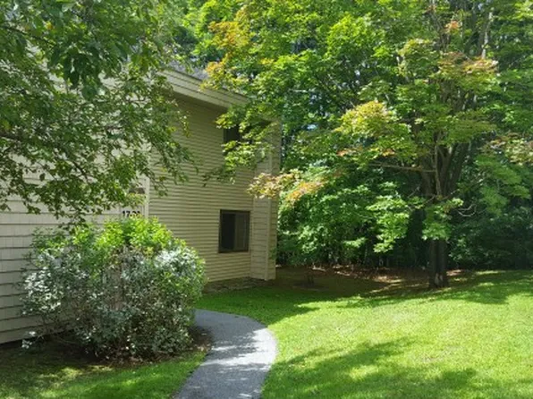 17 Bayberry Ln, South Burlington, VT 05403