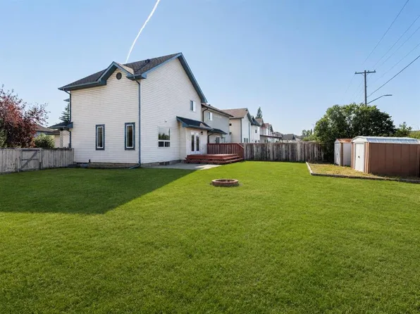 139 S Bridlewood Cir SW, Calgary, AB T2Y 3L1