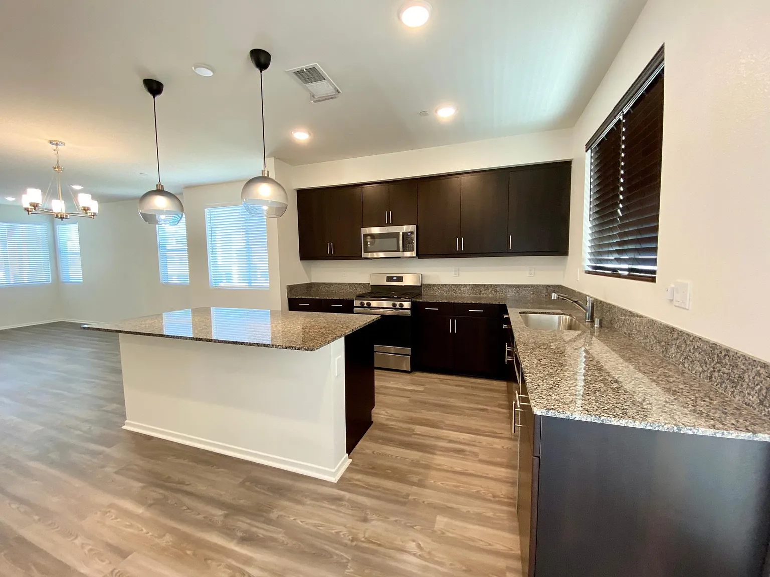 5507 Sandcliff Ln — Photo 3