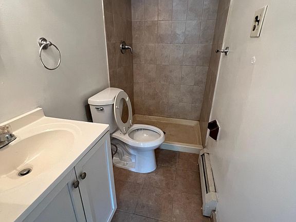 5th image of 301 Regis Dr #B
