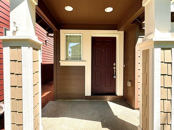 3rd image of 3173 SE Everglade St
