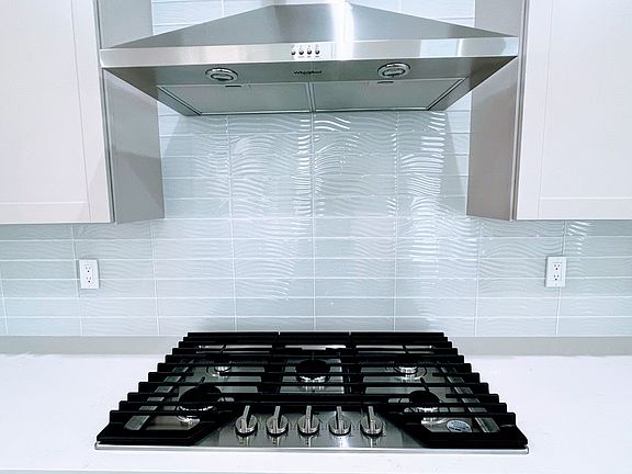 Gas cooktop with hood