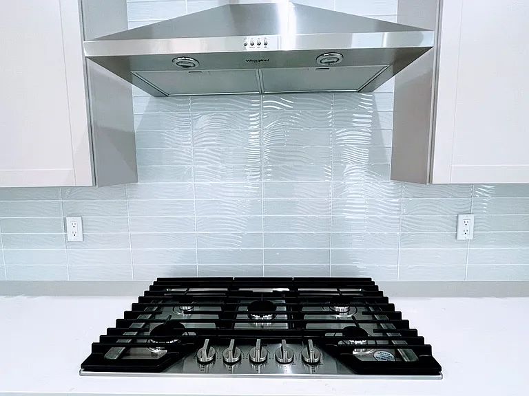 Gas cooktop with hood