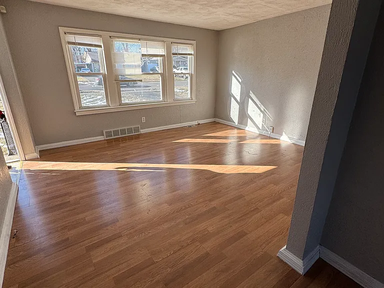 6222 Evergreen Blvd — Photo 2