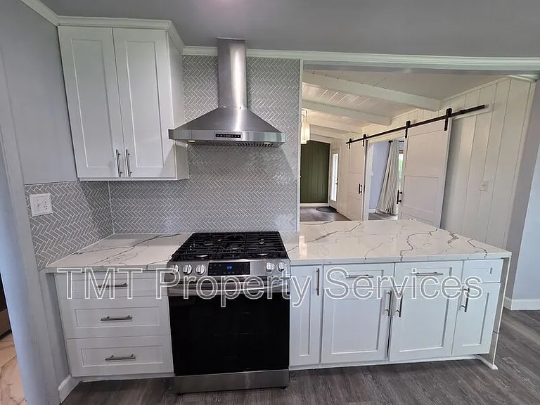 9 W Robinhood Dr — Photo 14