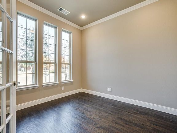 3rd image of 949 Angel Falls Dr